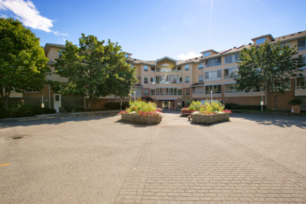 106 933 Harvey Ave Kelowna Domeij and Associates