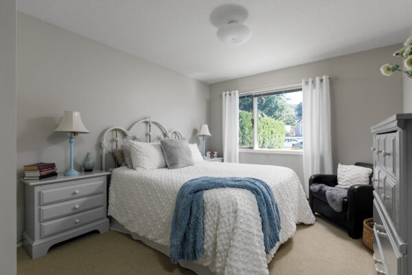 935 Monashee Place bedroom